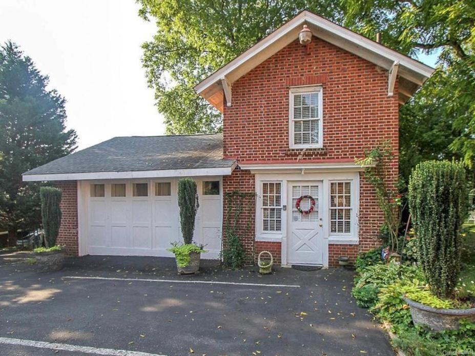 The Inn On Front Street Statesville Exterior photo