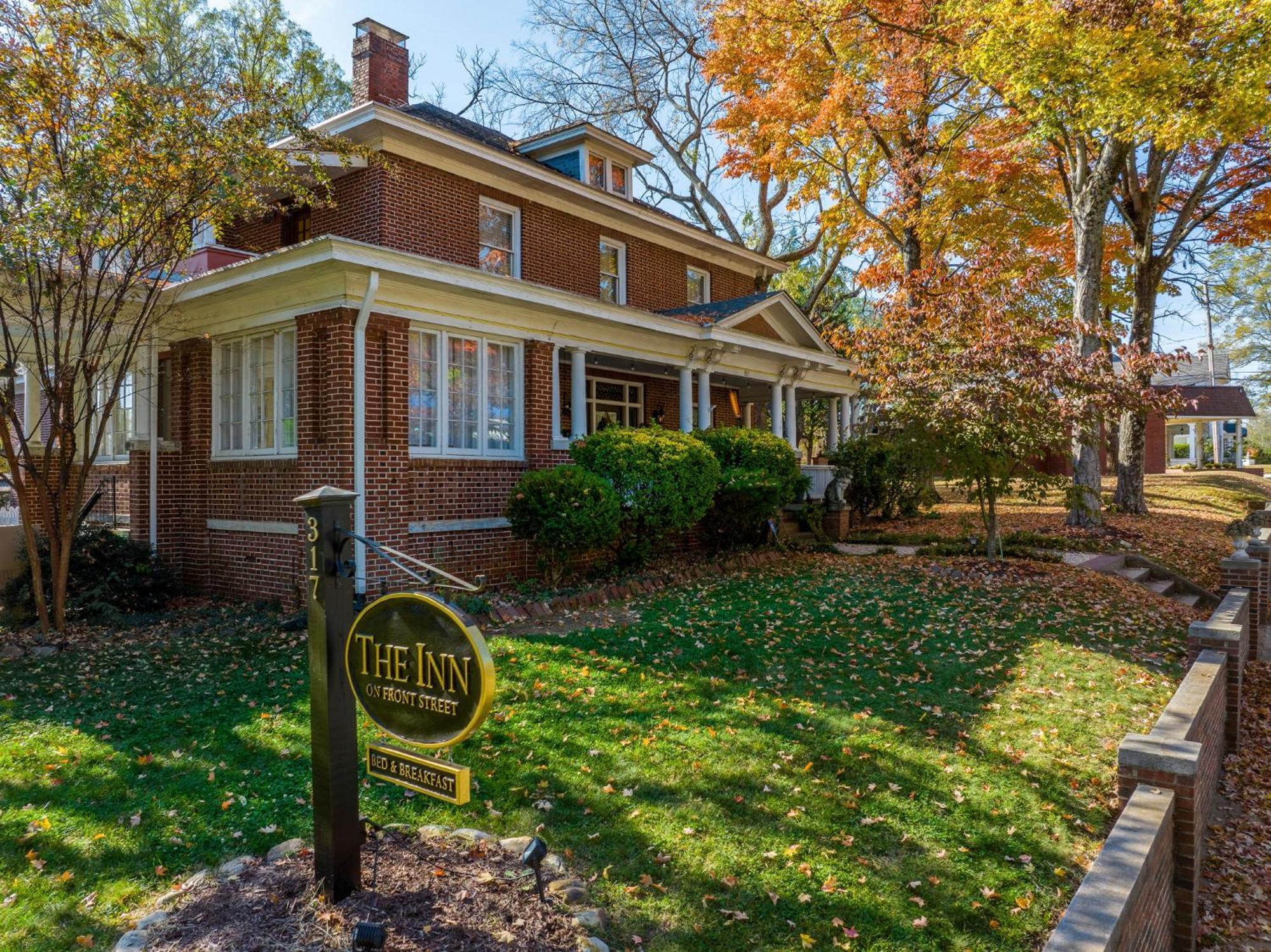 The Inn On Front Street Statesville Exterior photo