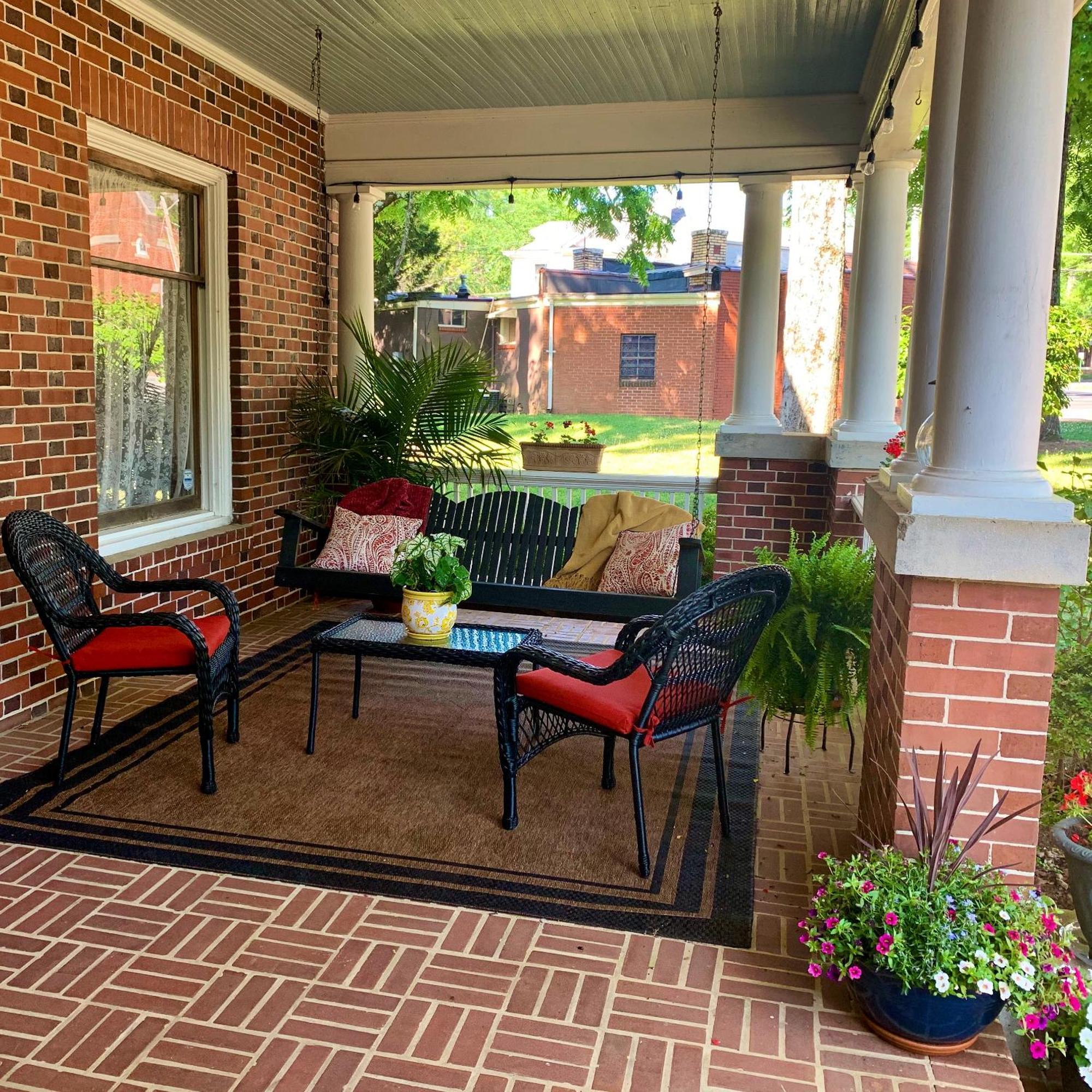 The Inn On Front Street Statesville Exterior photo